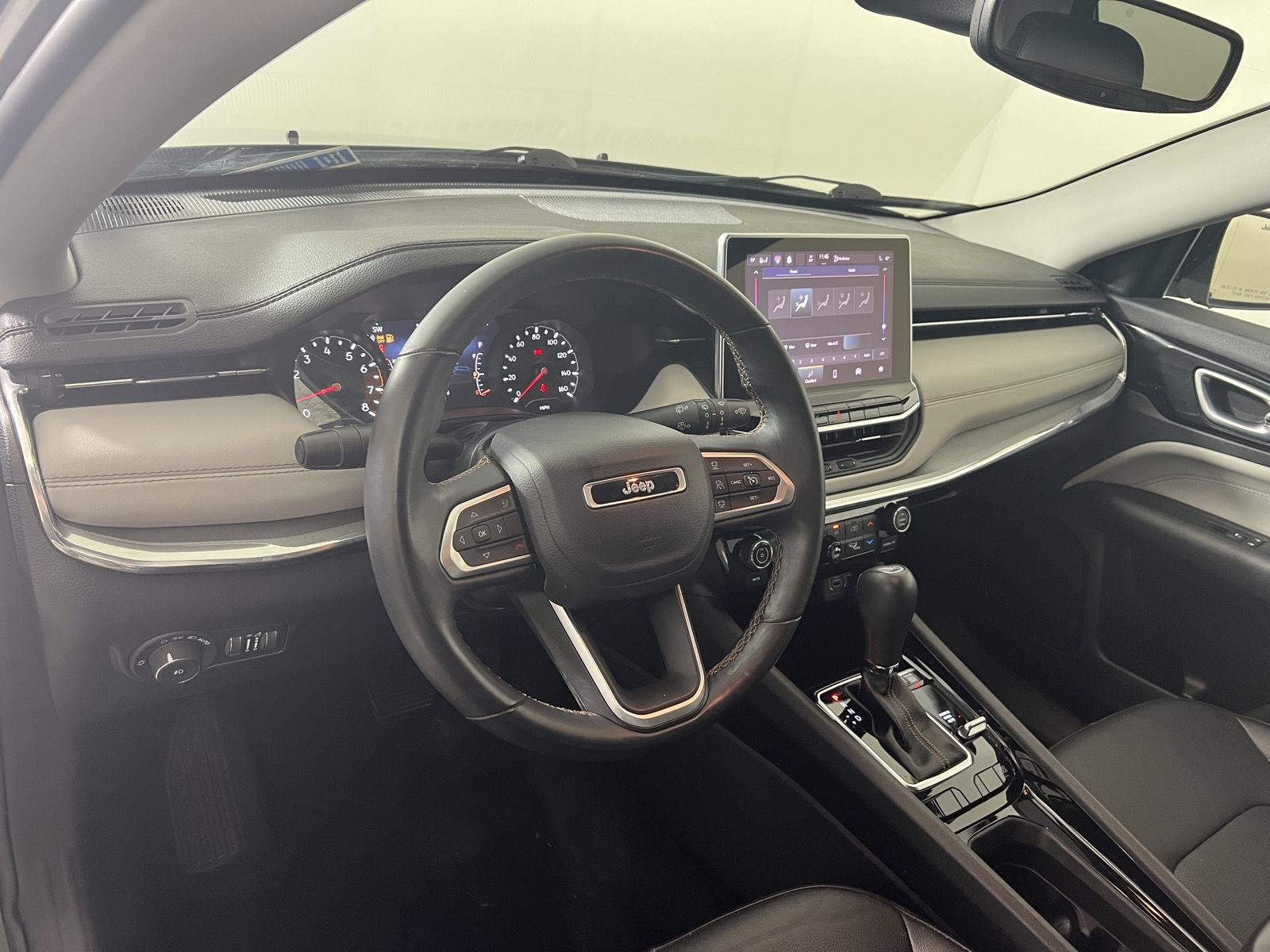 Used 2022 Sting-Gray Clearcoat Jeep Limited image 10