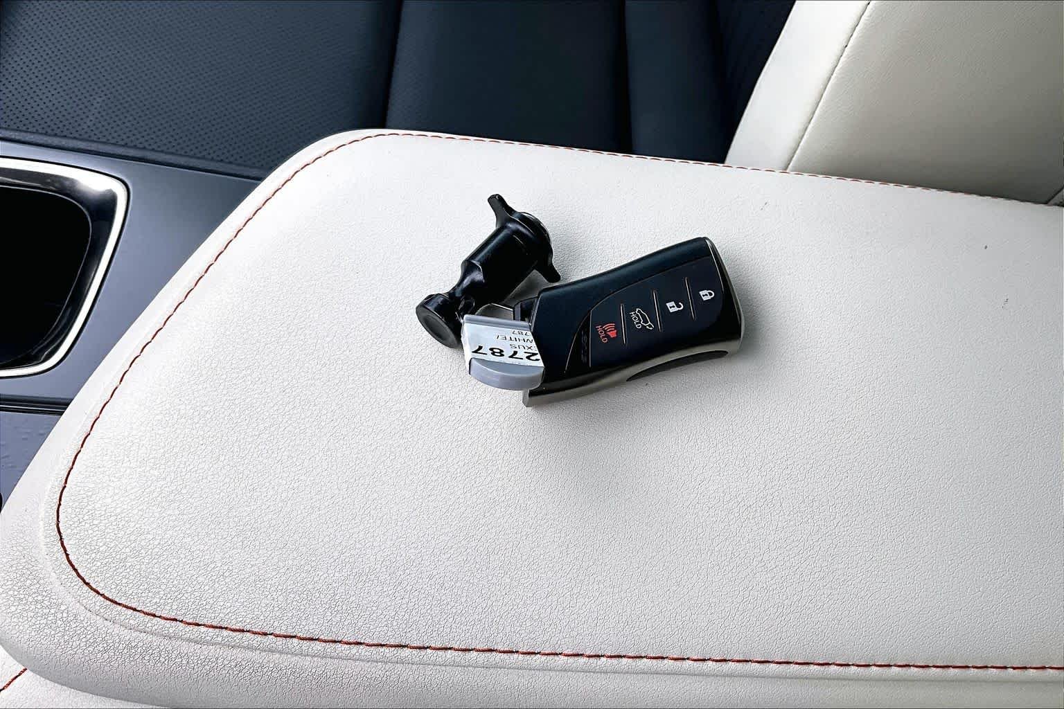 Used 2022 Eminent White Pearl Lexus Premium image 14
