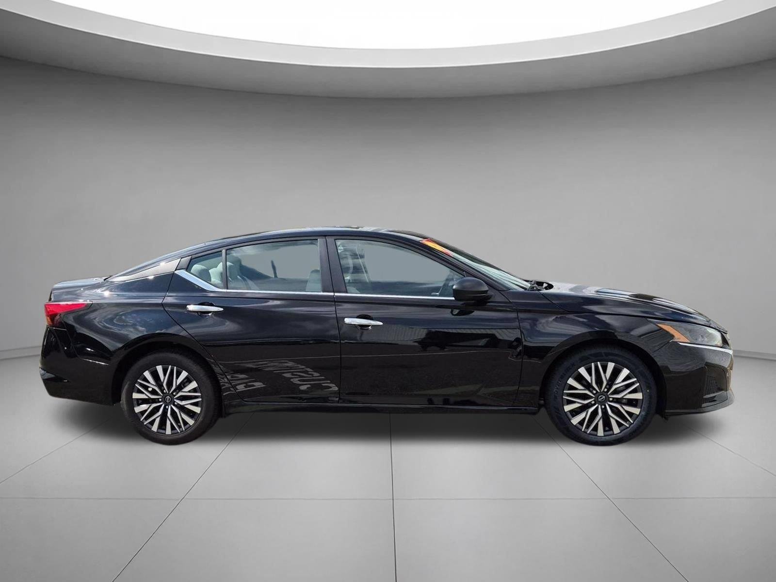 Used 2025 Super Black Nissan SV image 6