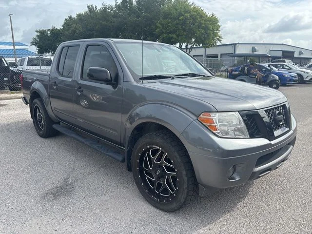Used 2021 Gray Nissan SV image 3