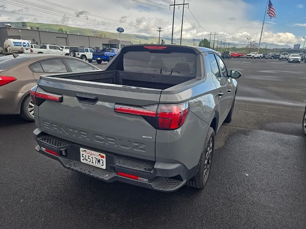 Used 2022 Hampton Gray Hyundai SEL image 4