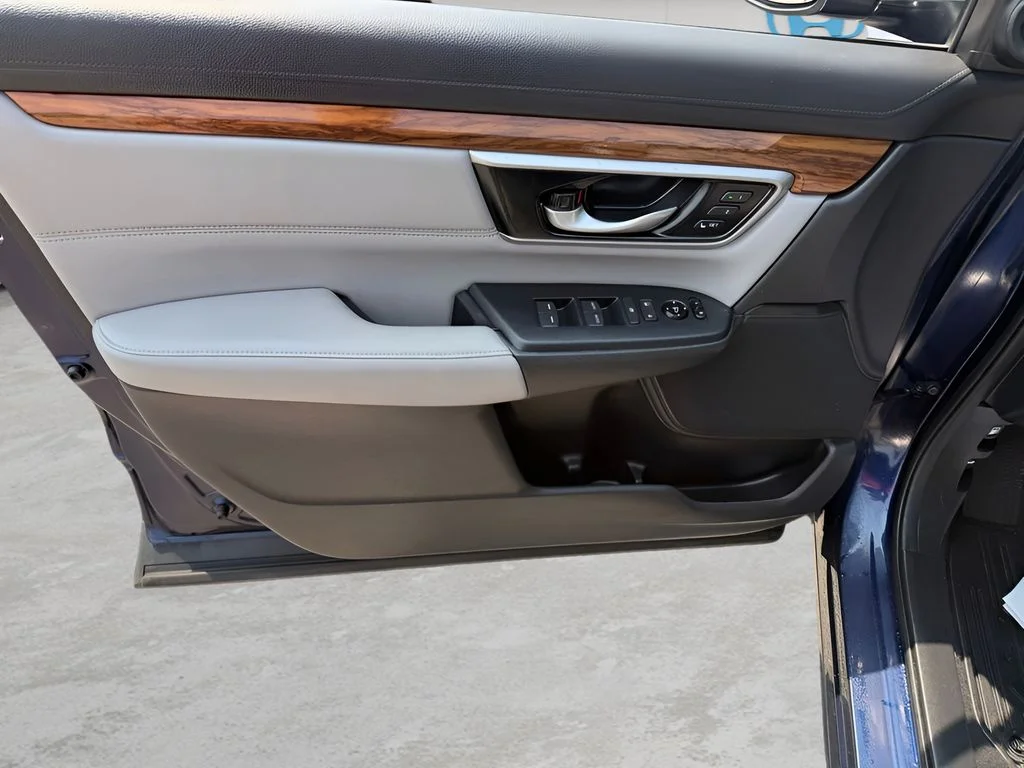 Used 2020 Obsidian Blue Pearl Honda Touring image 16