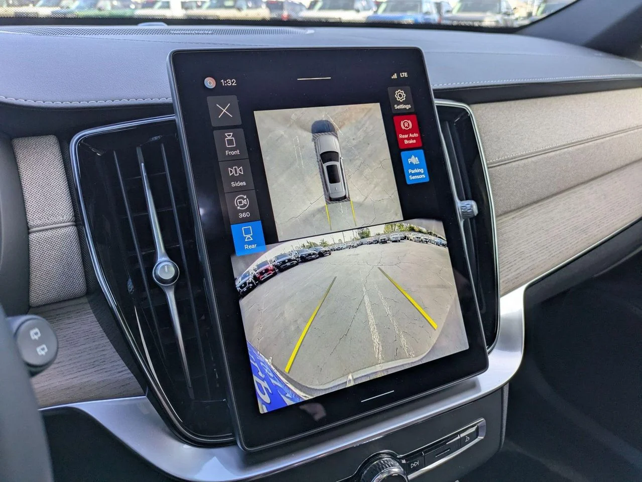 2026 Volvo XC90 Plus - Photo 10