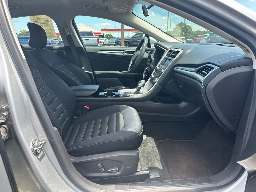 Used 2015 Ingot Silver Ford SE image 13