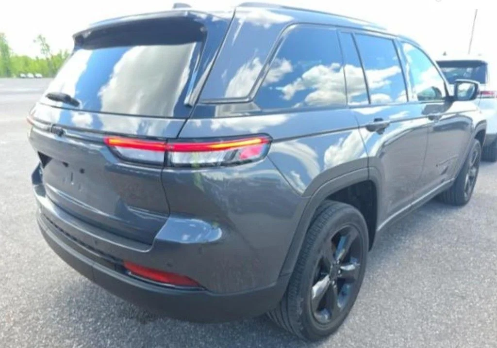 Used 2023 Gray Jeep Altitude X image 2
