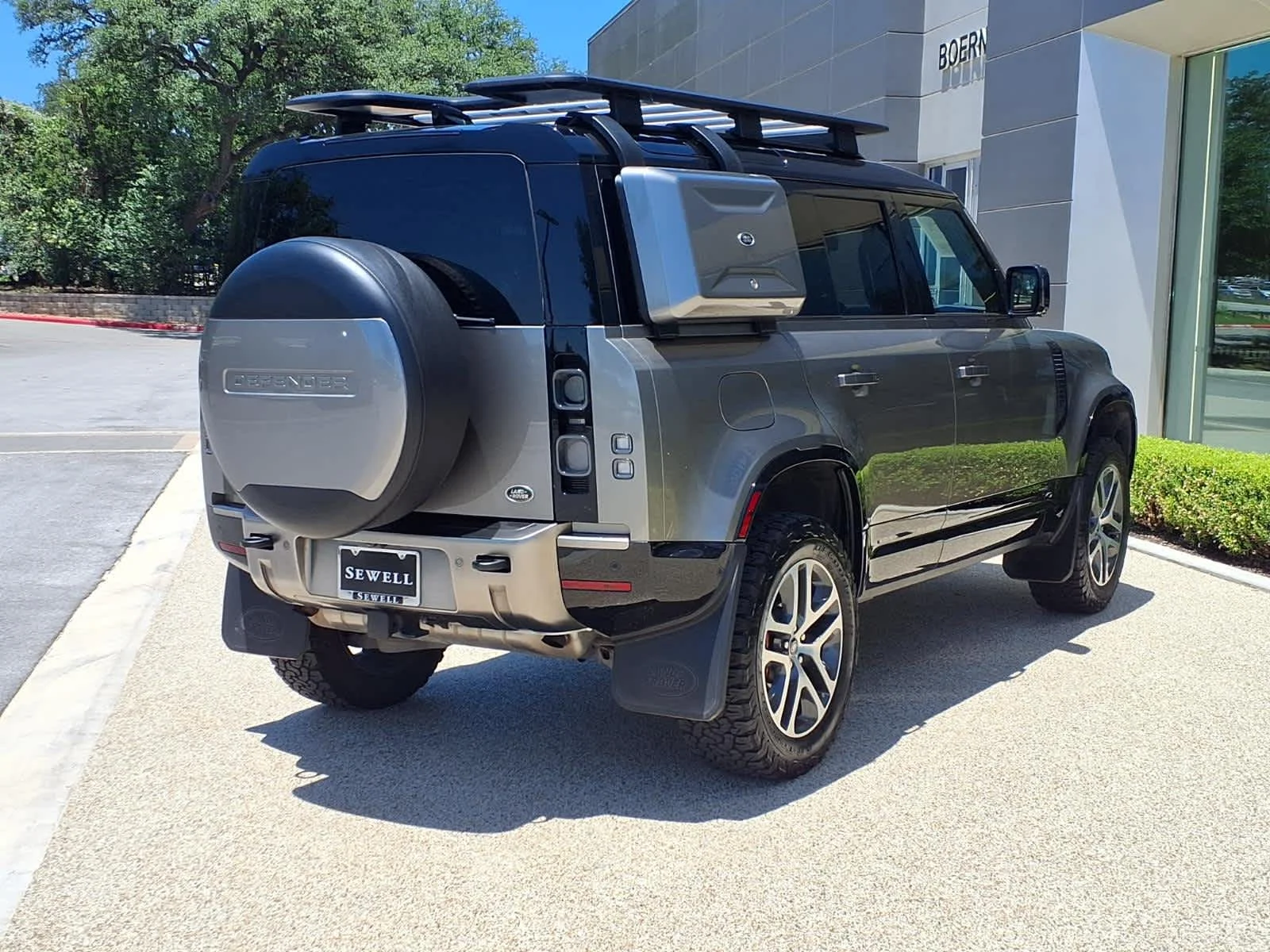 Used 2021 Silicon Silver Premium Metallic Land Rover X image 8
