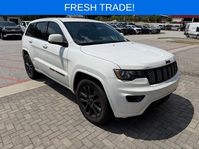Used 2018 White Jeep Altitude image 1