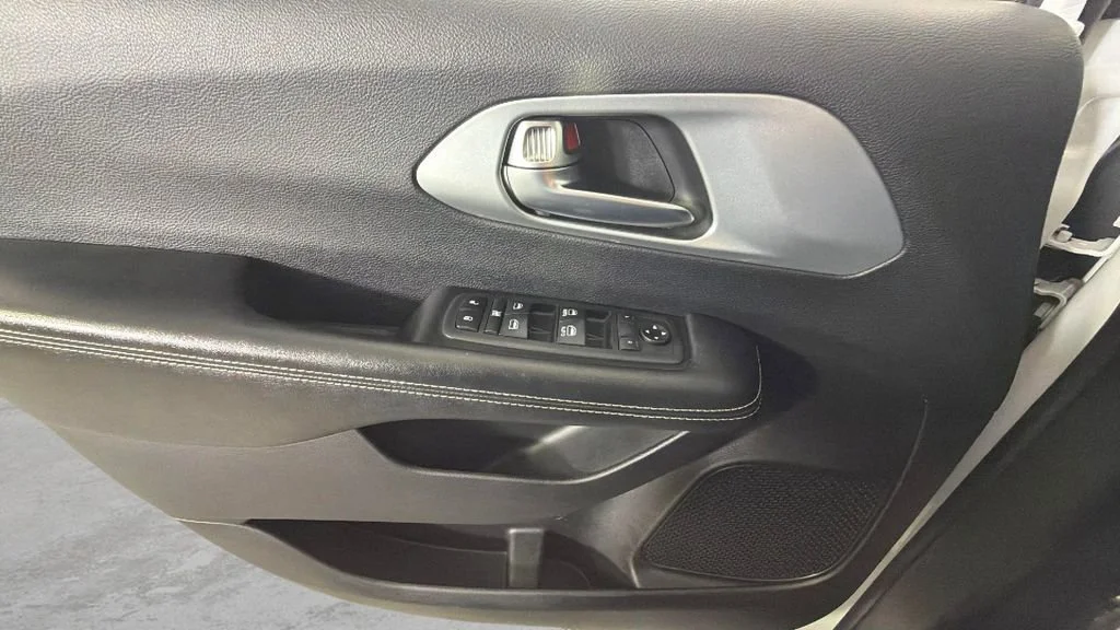 Used 2019 White Chrysler Touring Plus image 25