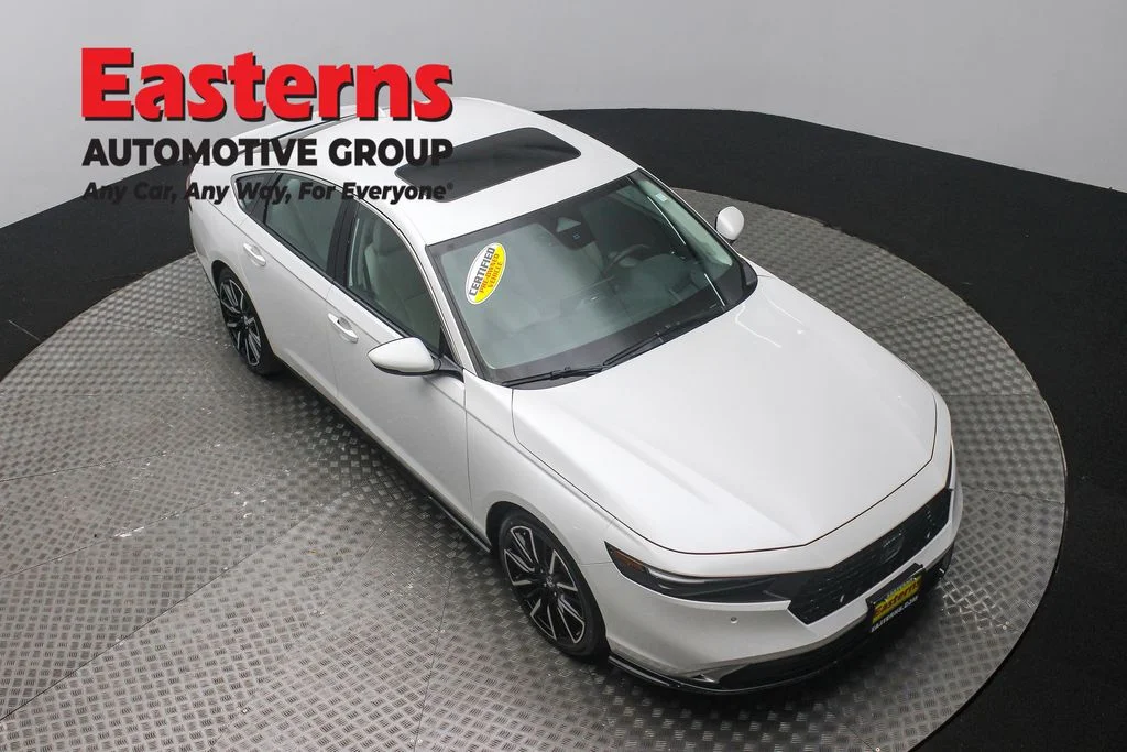 Used 2024 White Honda Touring image 3