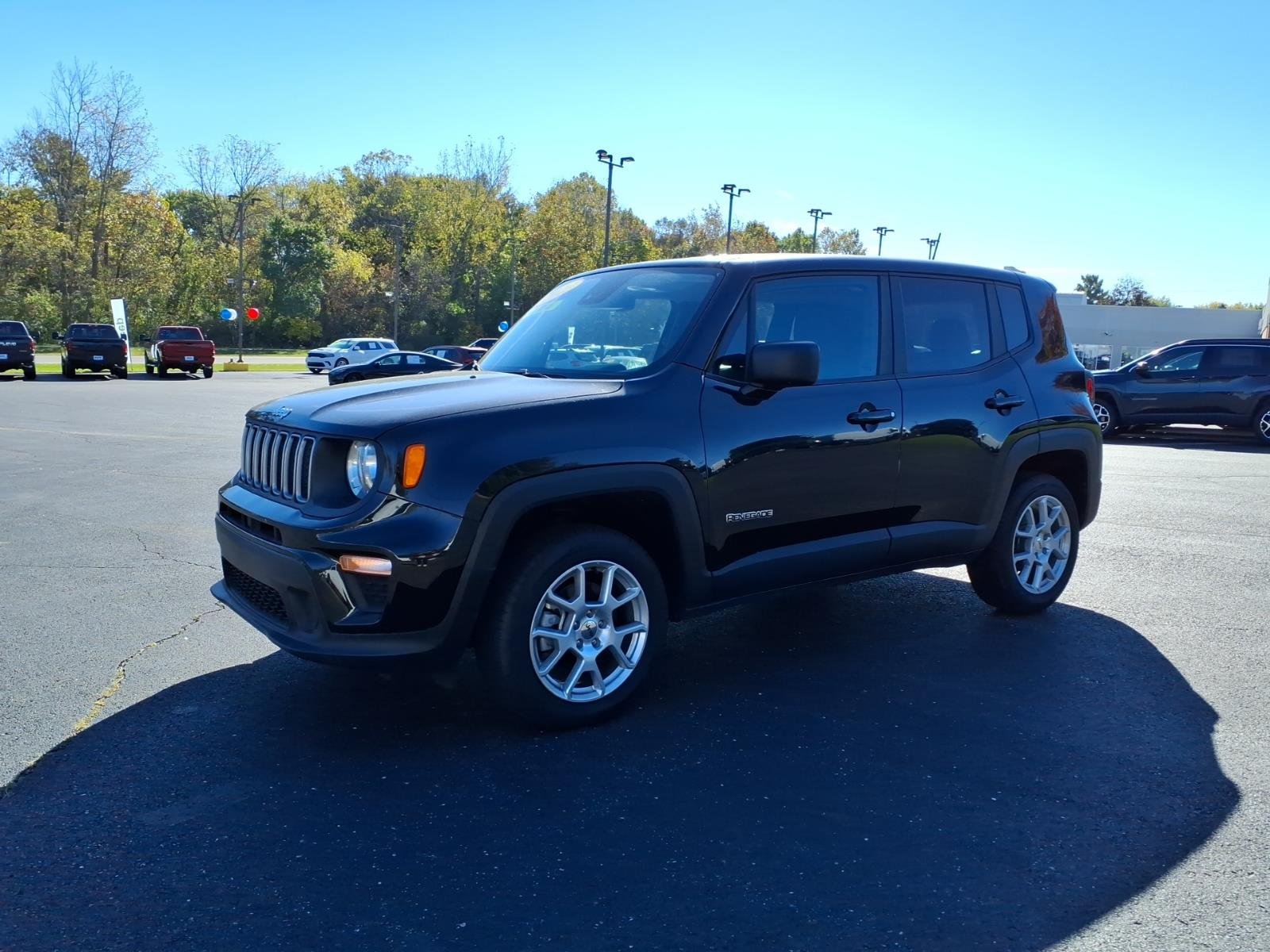 Certified Used 2023  Jeep Latitude image 3