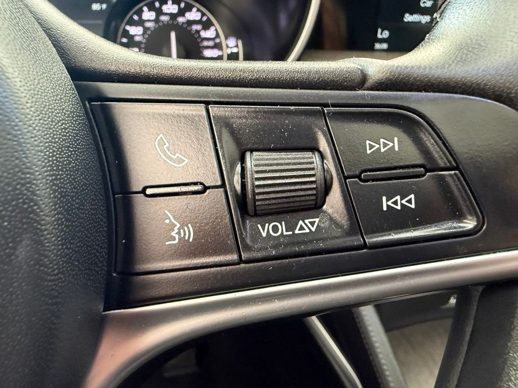 Used 2018 White Alfa Romeo Ti image 31