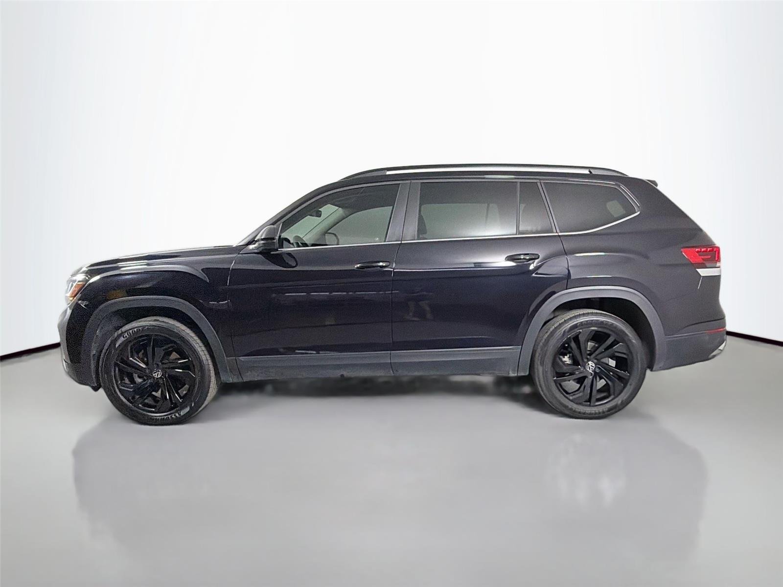 Used 2023 Deep Black Pearl Volkswagen 2.0T SE w/Technology image 8