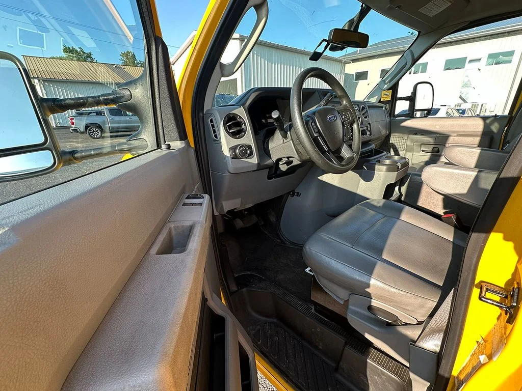 Used 2022 Yellow Ford Base image 19