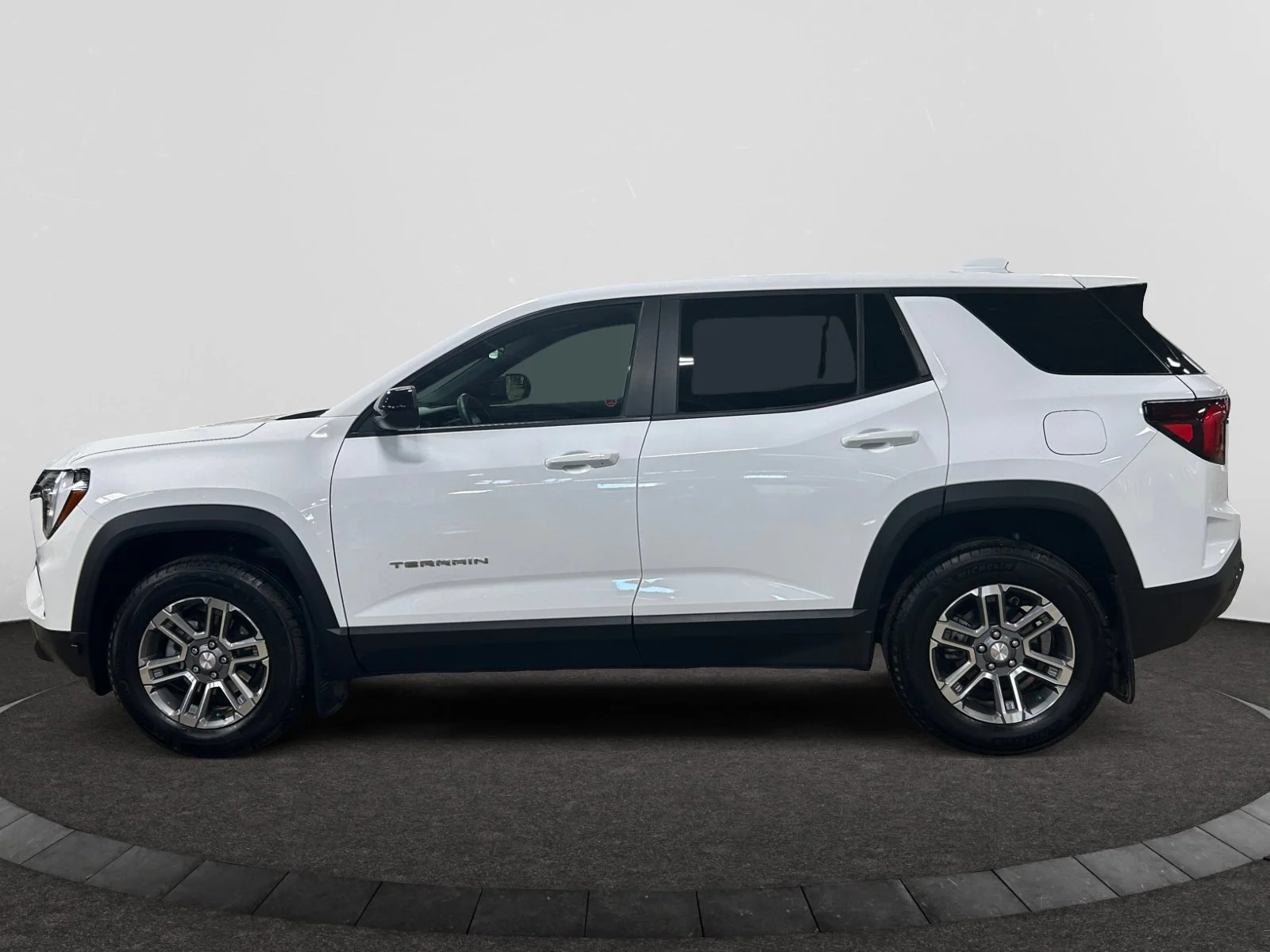 Used 2025 White GMC AWD Elevation image 2