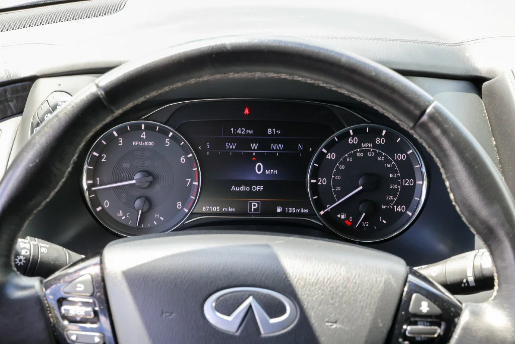 Certified Used 2024 Gray INFINITI LUXE image 10