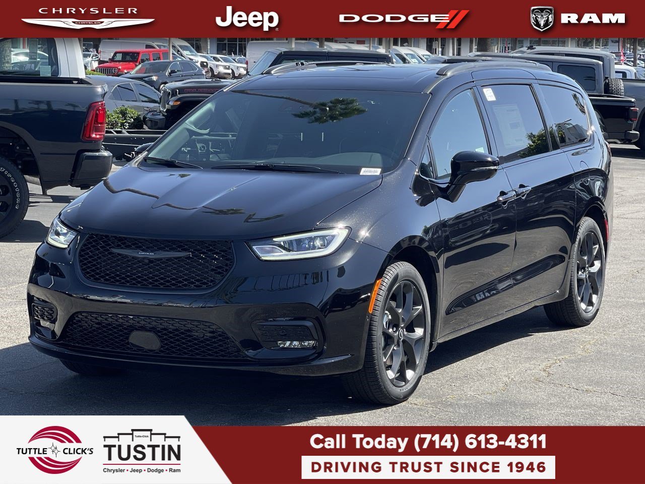 New 2026 Diamond Black Crystal Pearl-Coat Exterior Paint Chrysler Limited image 3