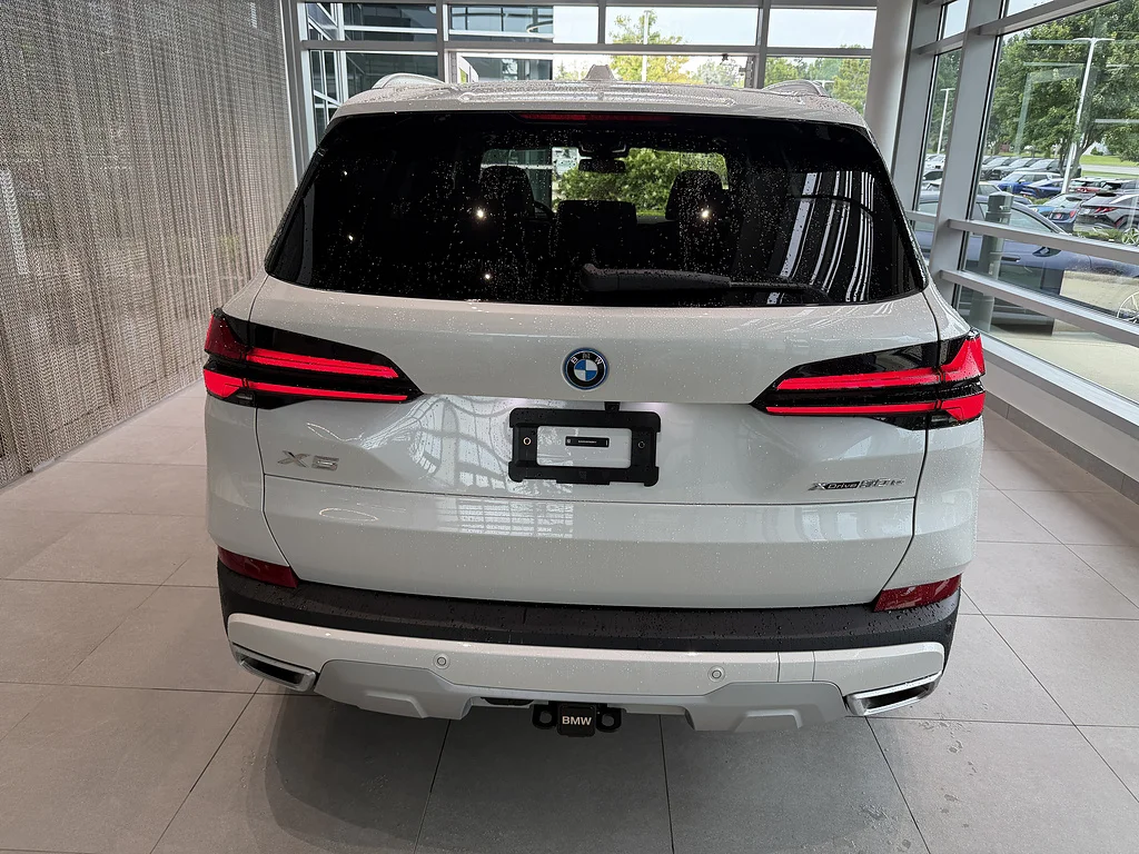 New 2026 Mineral White Metallic BMW xDrive50e image 5