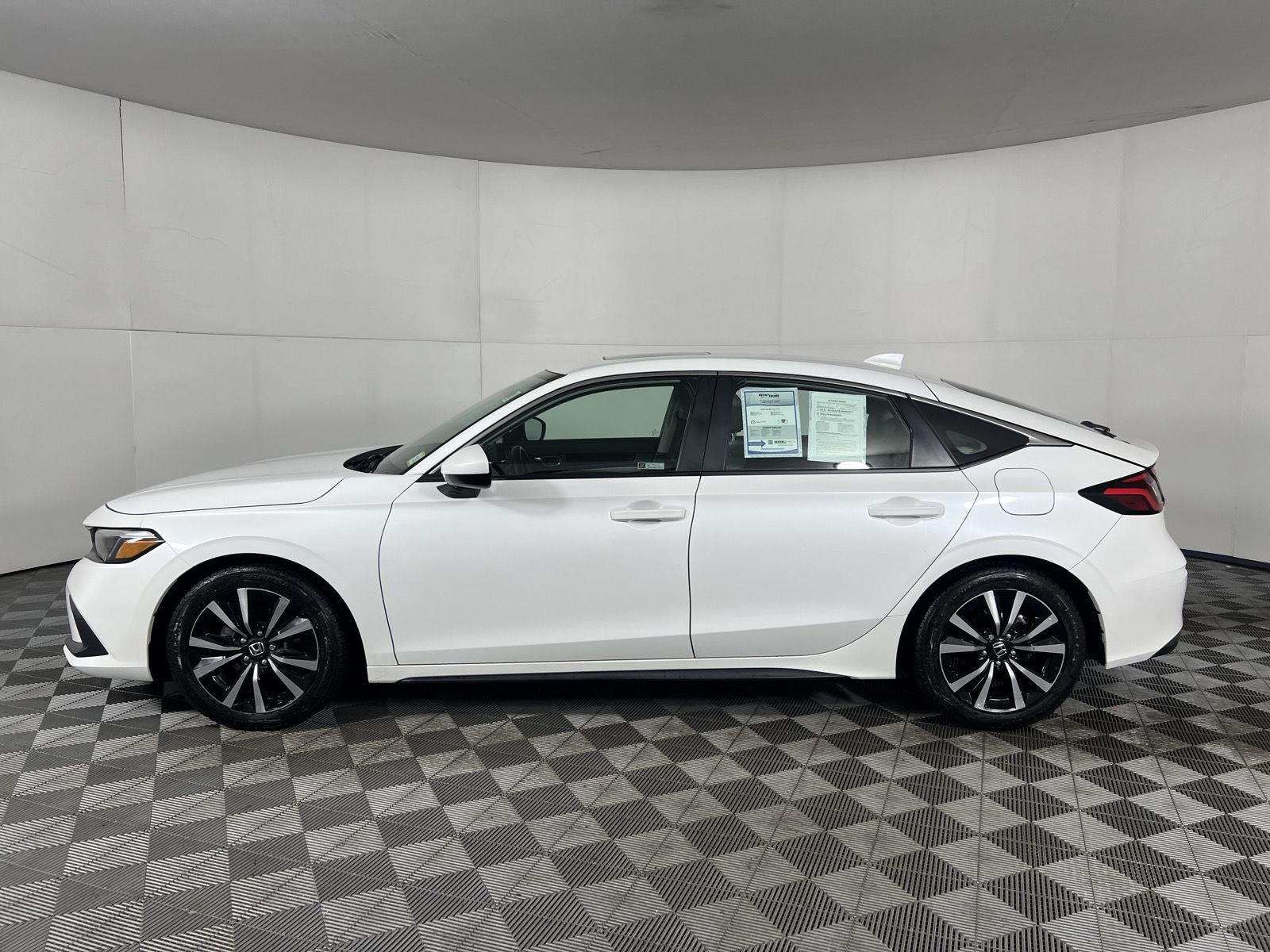 Used 2024 Platinum White Pearl Honda EX-L image 18