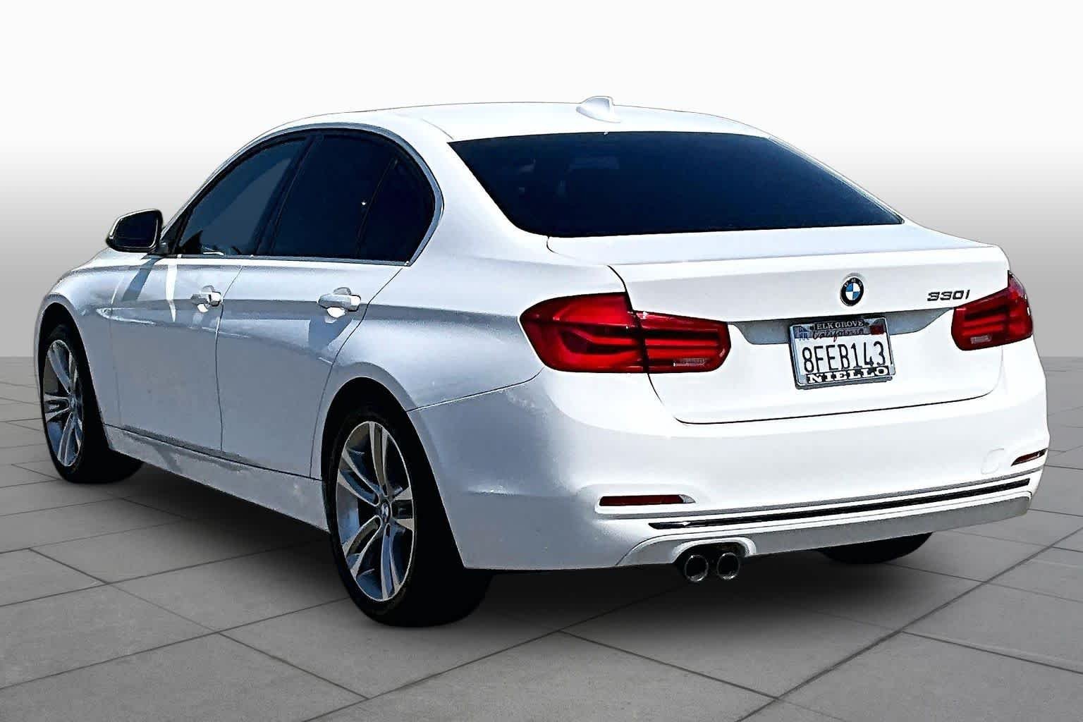Used 2018 Alpine White BMW 330i image 11
