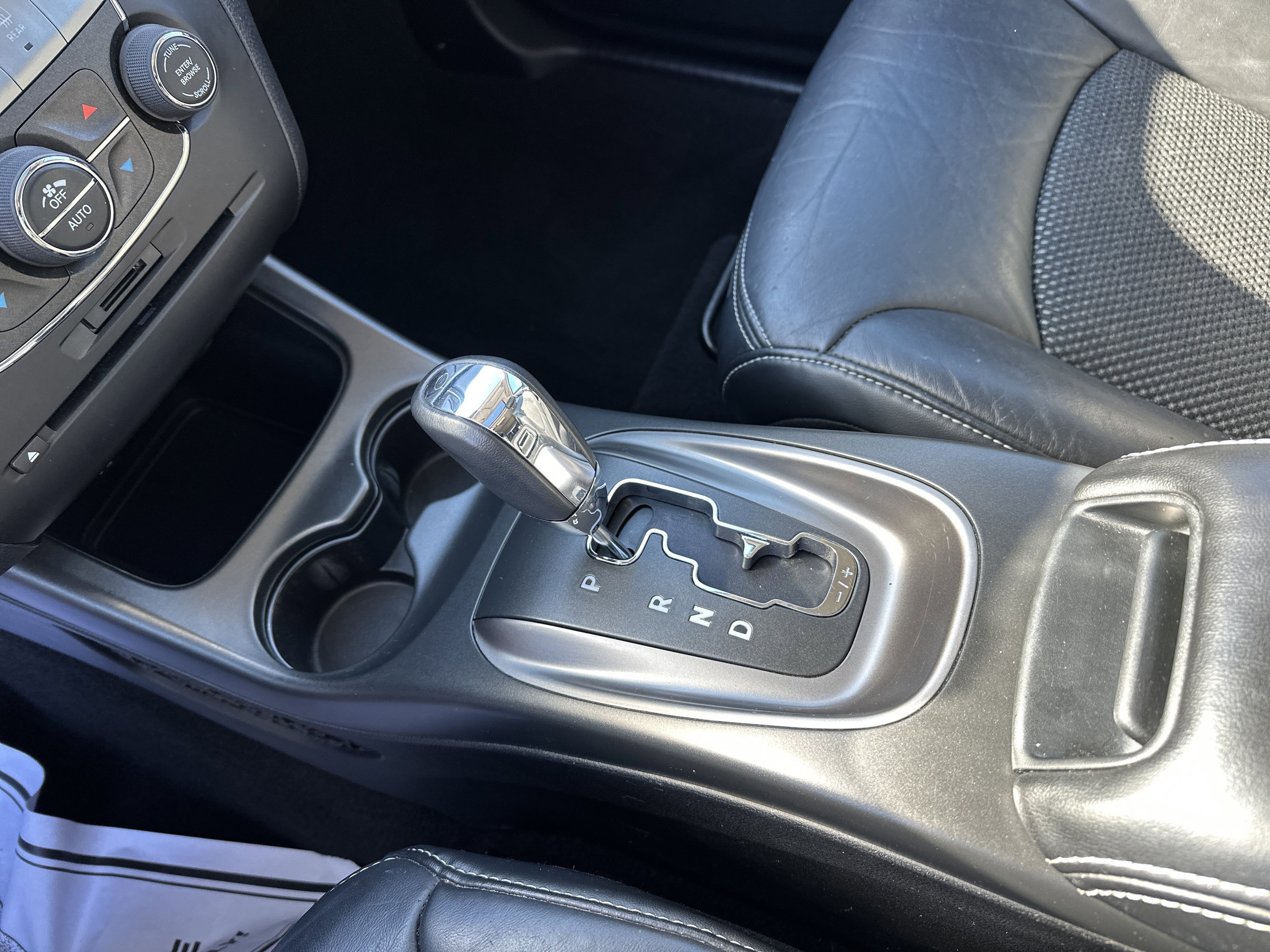 Used 2020 Vice White Dodge Crossroad image 30