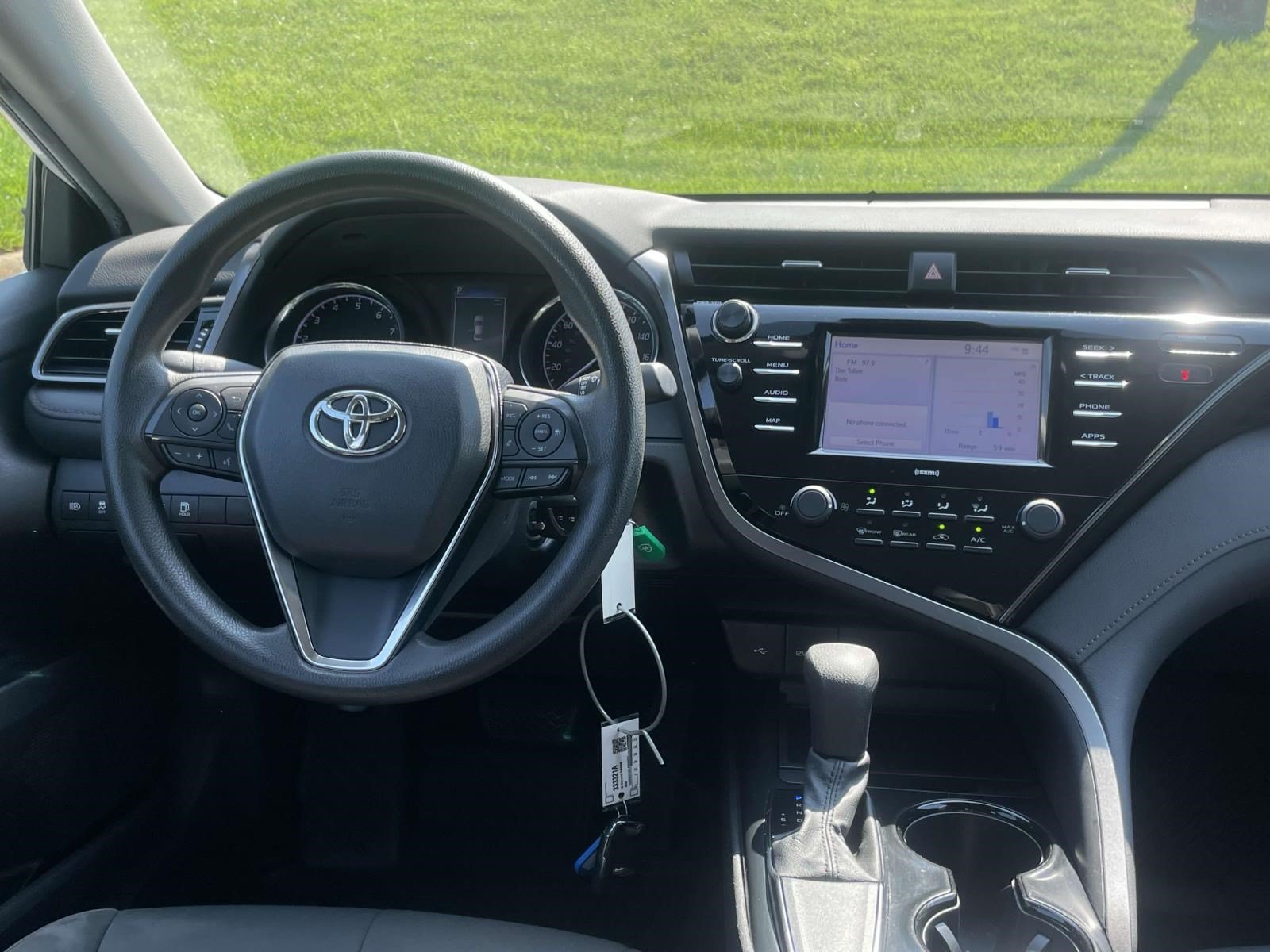 Used 2020 White Toyota LE image 11
