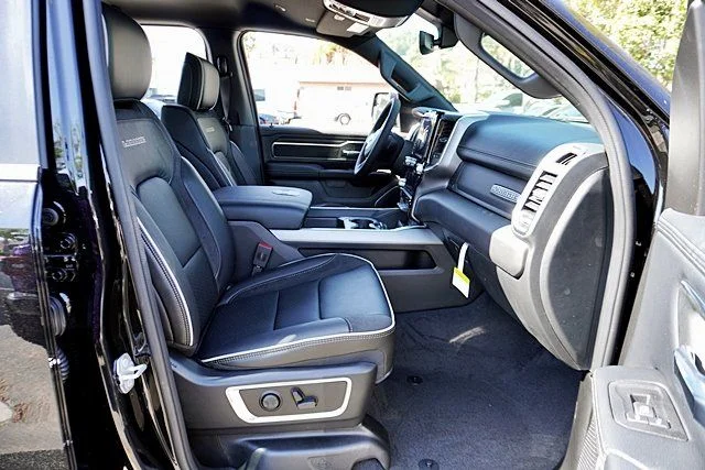 New 2026 Diamond Black Crystal Pearl-Coat Exterior Paint RAM Laramie image 16