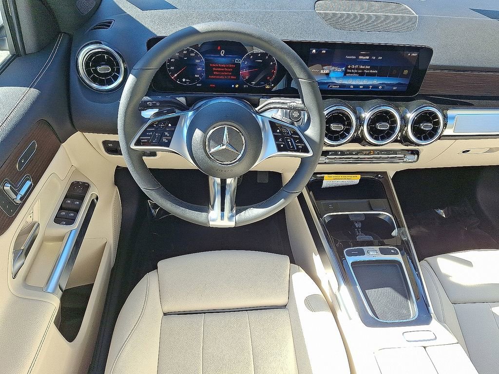New 2026 Polar White Mercedes-Benz GLB 250 image 24