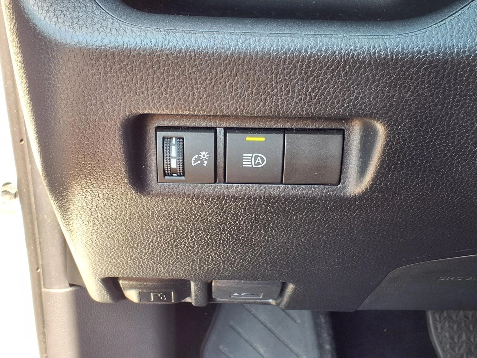 Used 2025 Ice Cap Toyota XLE image 14