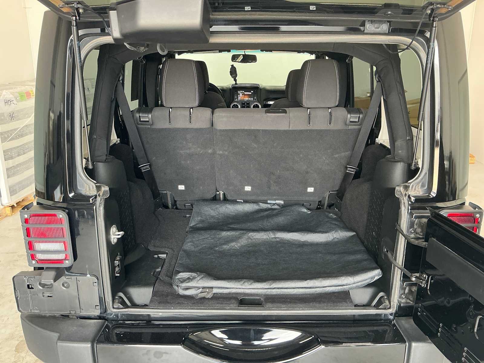Used 2016 Black Clearcoat Jeep Sahara image 23