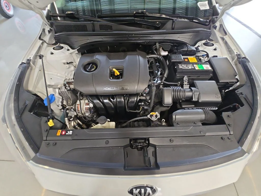 Used 2021 White Kia FE image 24
