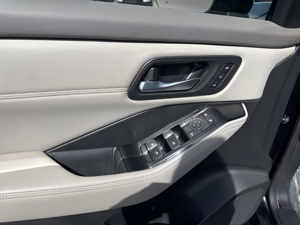 Used 2023 Black Nissan SL image 28