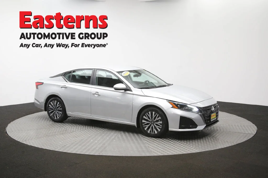 Used 2023 Silver Nissan 2.5 SV image 48