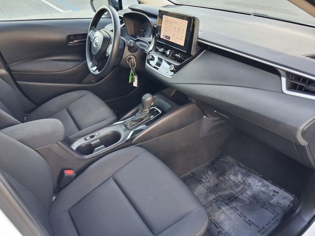Used 2025 White Toyota LE image 25