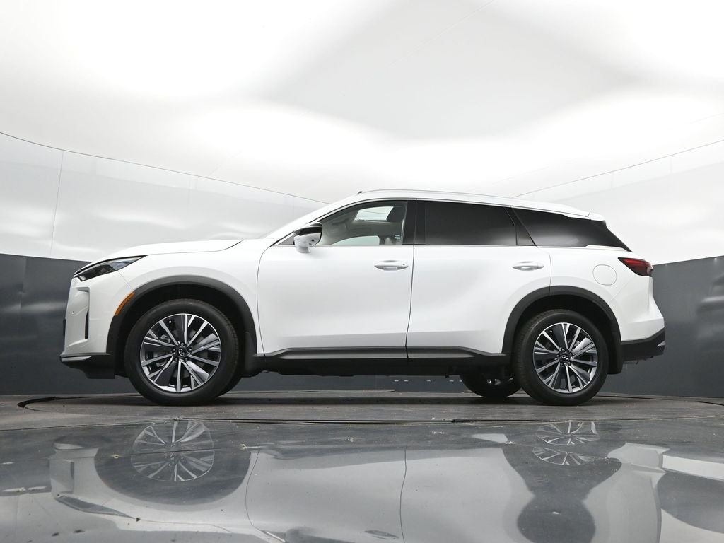 New 2027 RADIANT WHITE INFINITI Luxe FWD image 40
