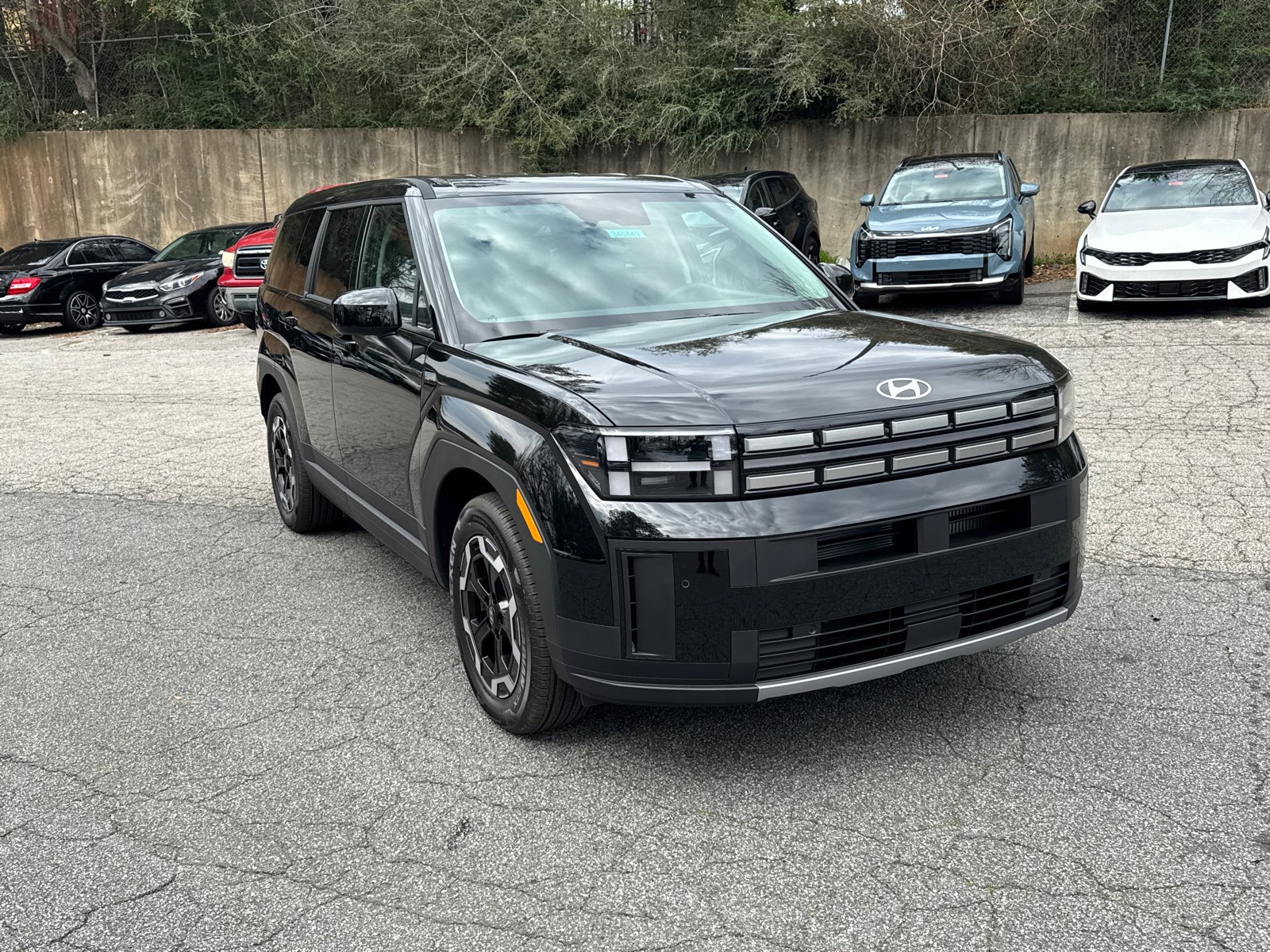 New 2026 Phantom Black Hyundai SE image 3