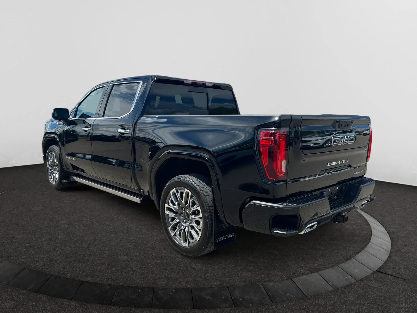 Used 2025 Black GMC Denali Ultimate Crew Cab image 3