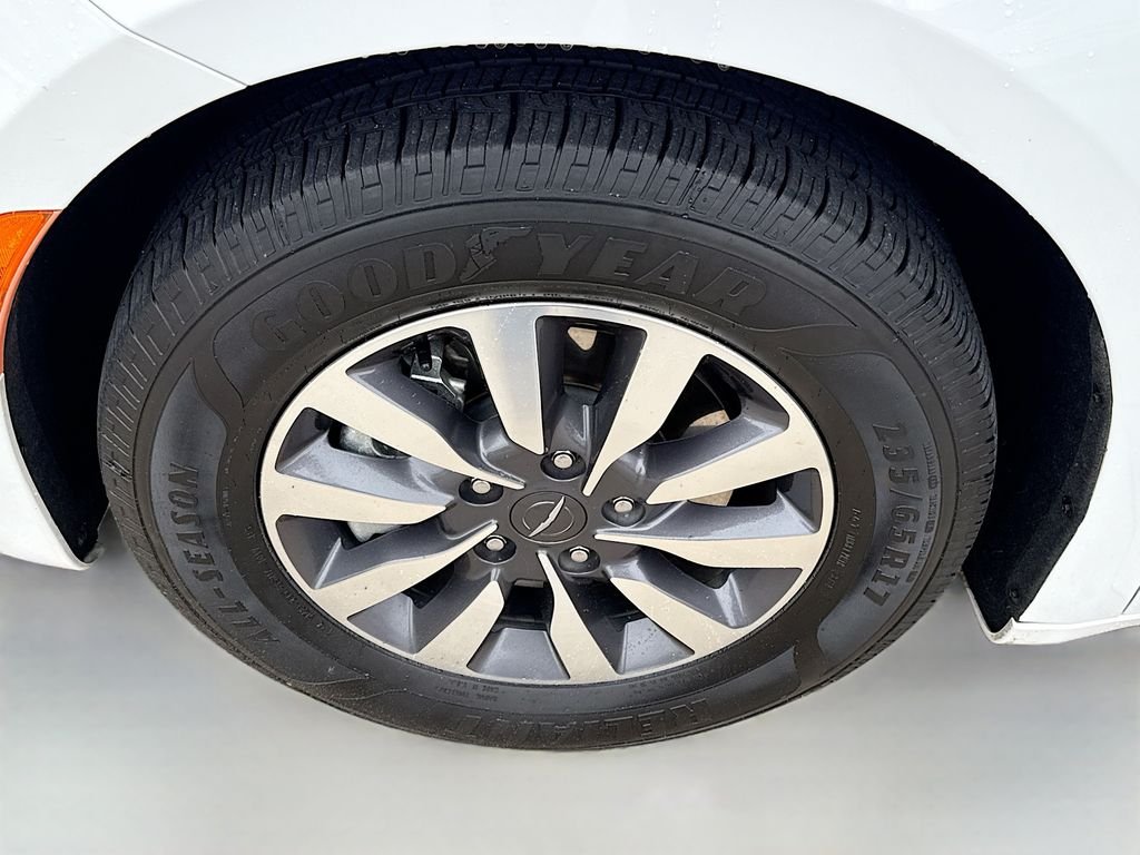 Used 2023 Bright White Clearcoat Chrysler Hybrid Limited image 35