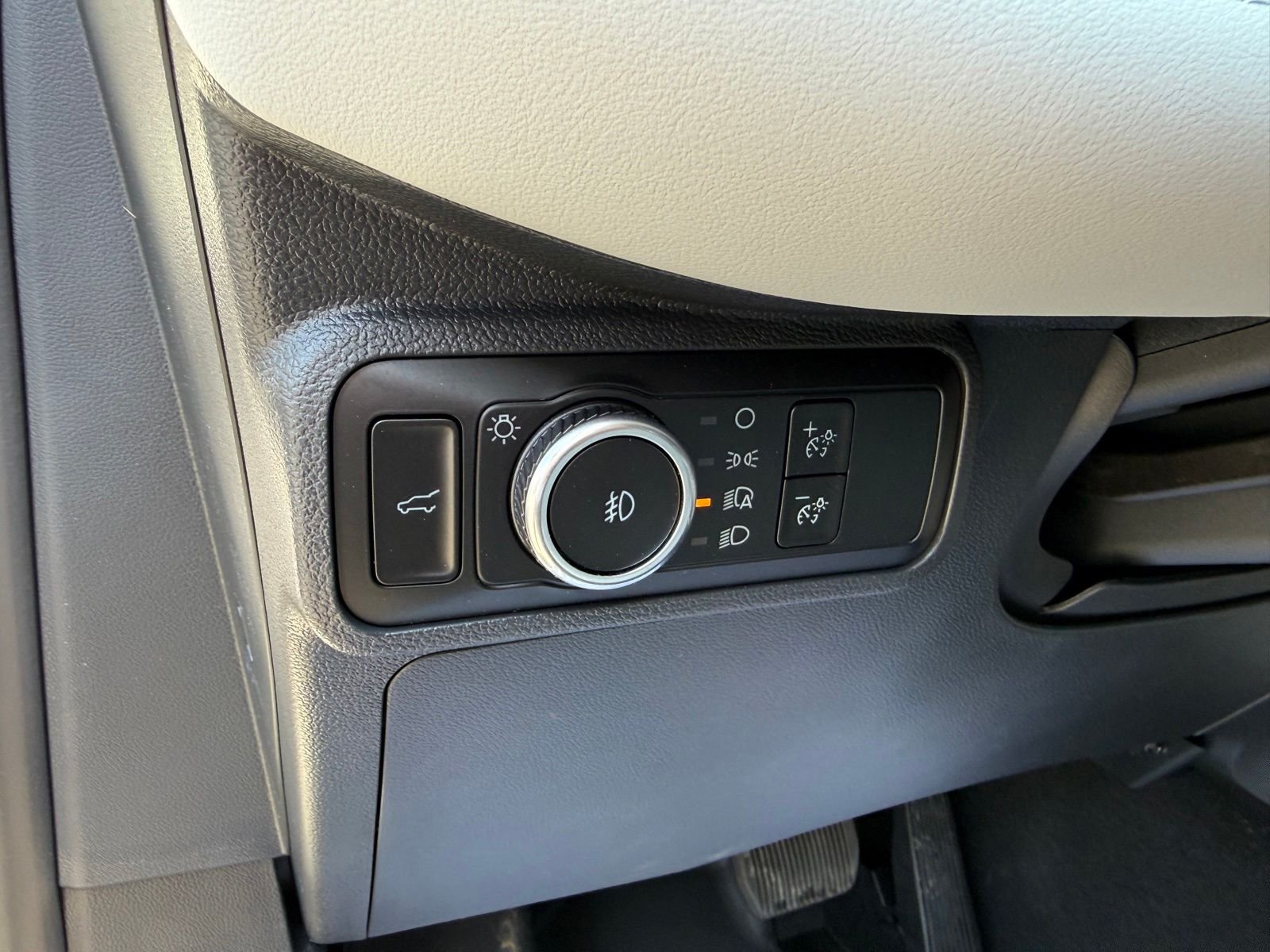 New 2026 White Metallic Ford Platinum image 27