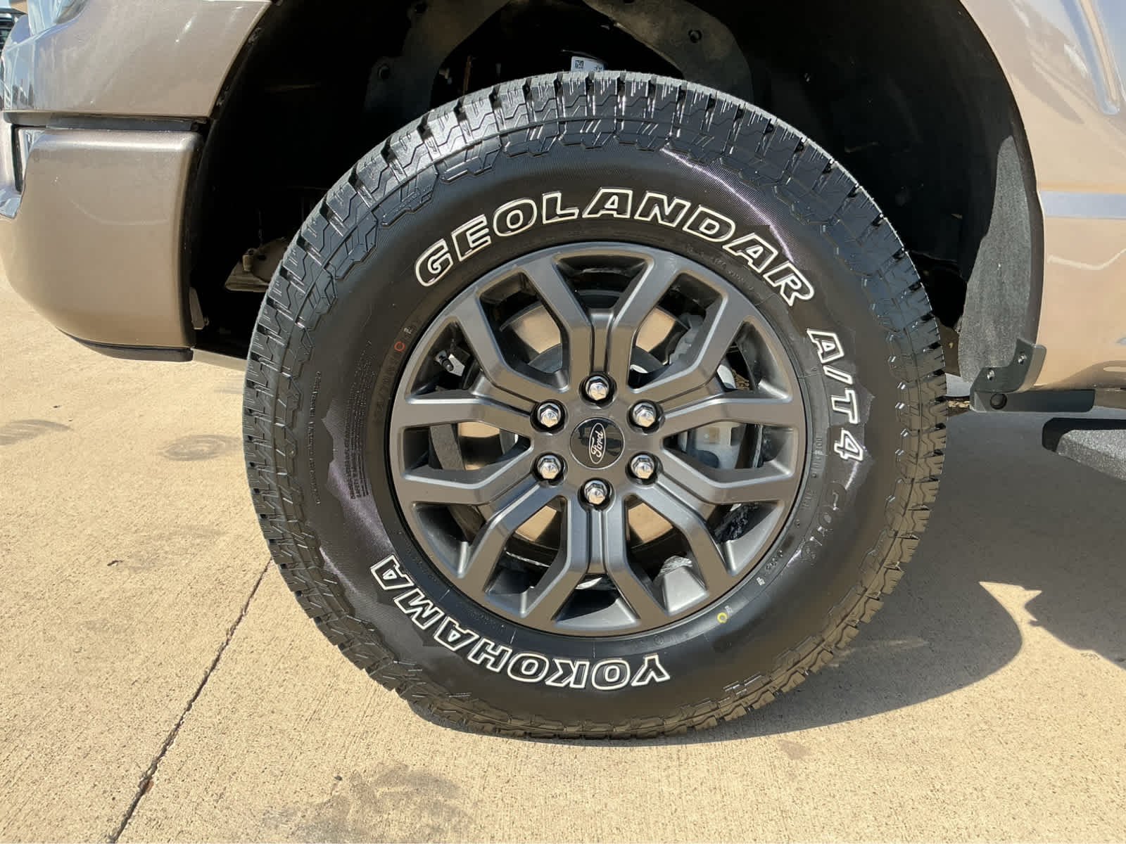 Used 2022 Stone Gray Metallic Ford Tremor image 11
