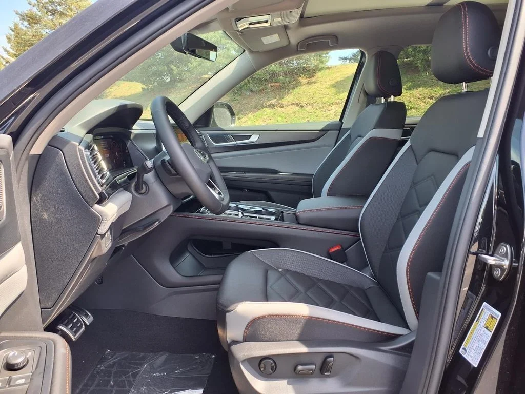 New 2026 Deep Black Pearl Volkswagen 2.0T Peak Edition image 11