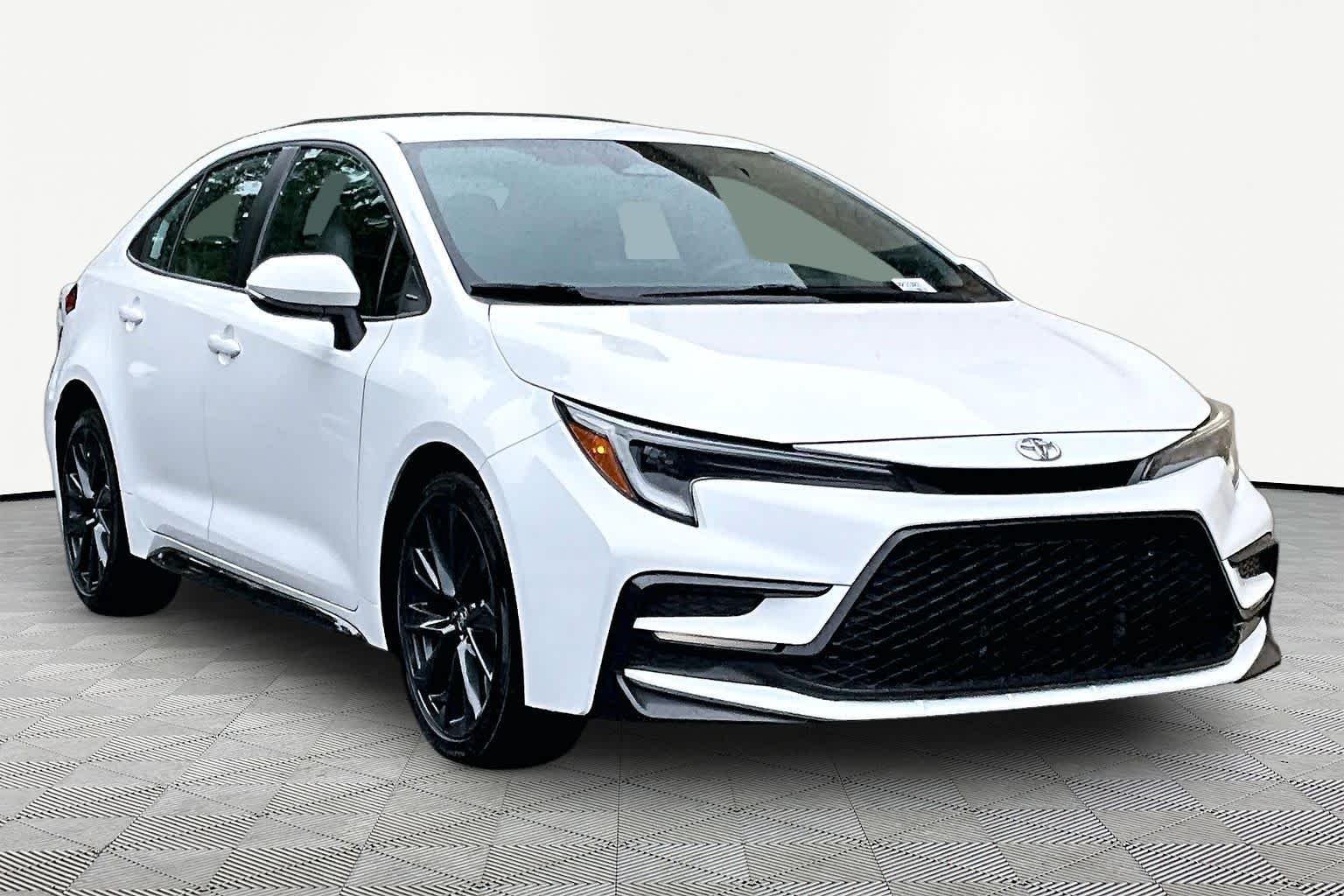 Used 2024 Ice Cap Toyota SE image 3
