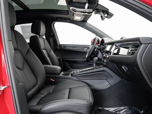 2025 Porsche Macan - Photo 25