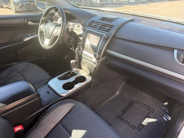 Used 2013 White Toyota SE image 27