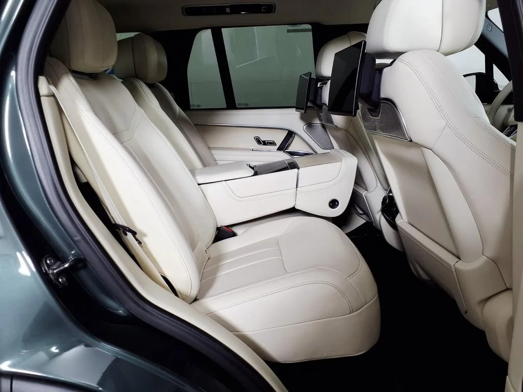 Used 2024 Green Land Rover Autobiography image 10