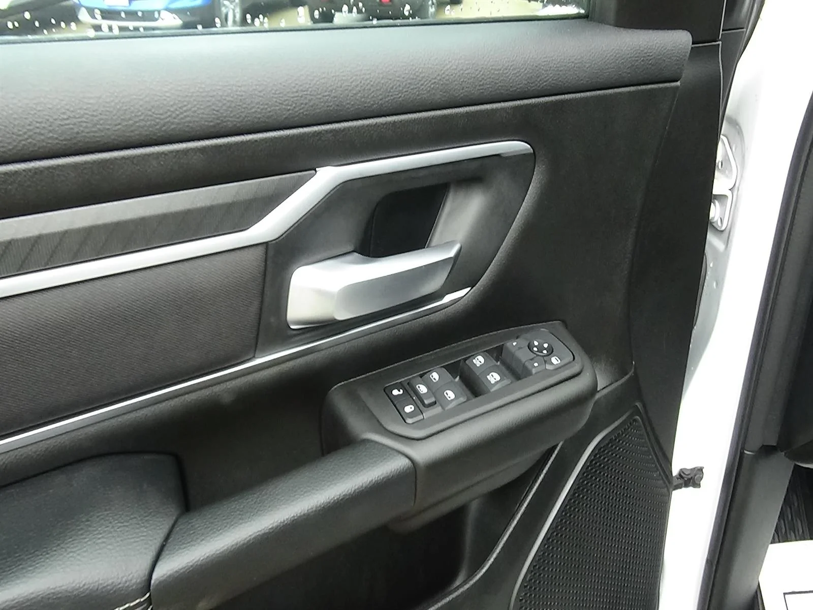 Used 2025 Bright White Clear Coat (pw7) RAM Big Horn image 18