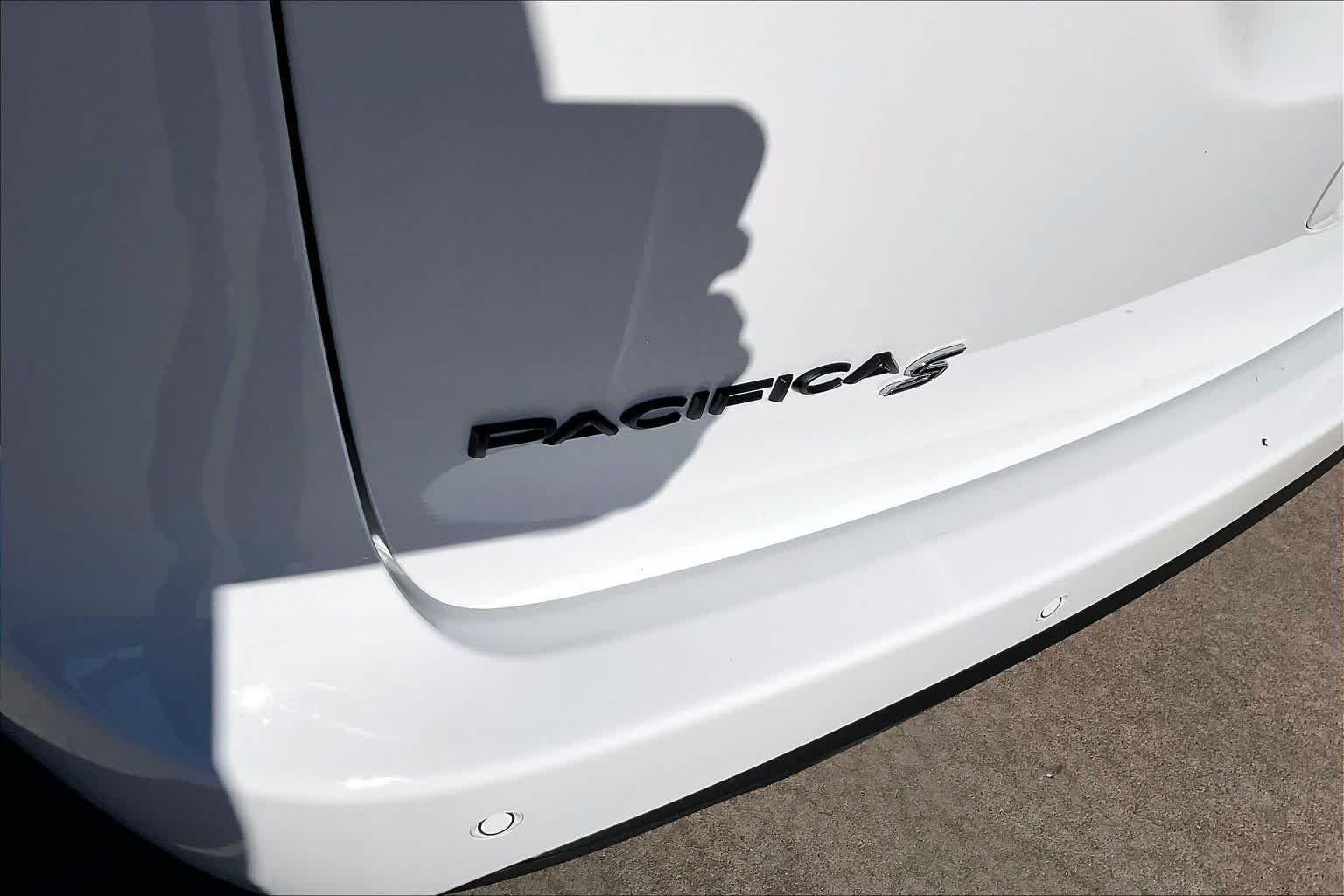 2026 Chrysler Pacifica Limited - Photo 15