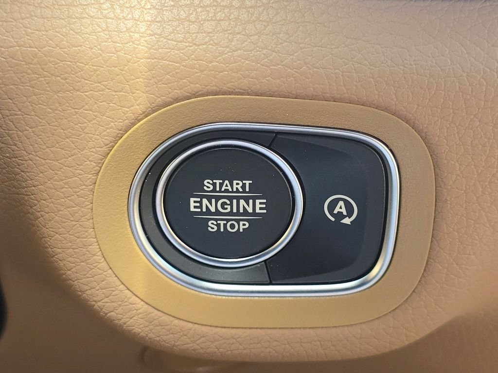 New 2026 MANUFAKTUR Moonlight White Metallic Mercedes-Benz GLE 450 image 39