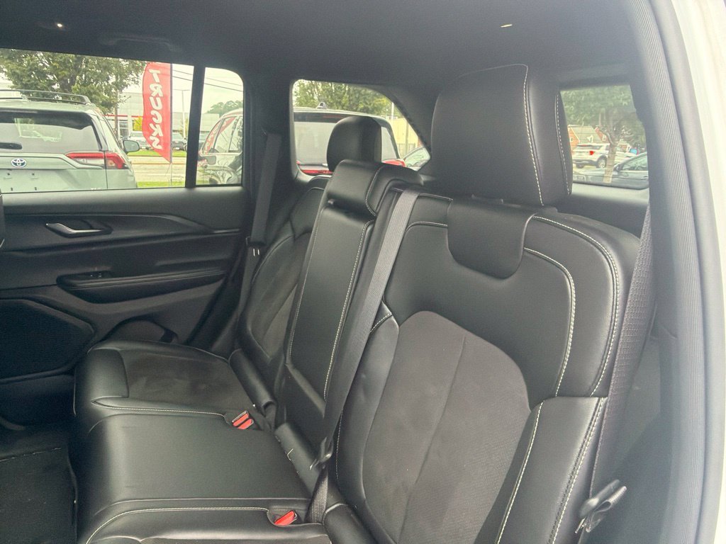 Used 2024 White Jeep Altitude image 12