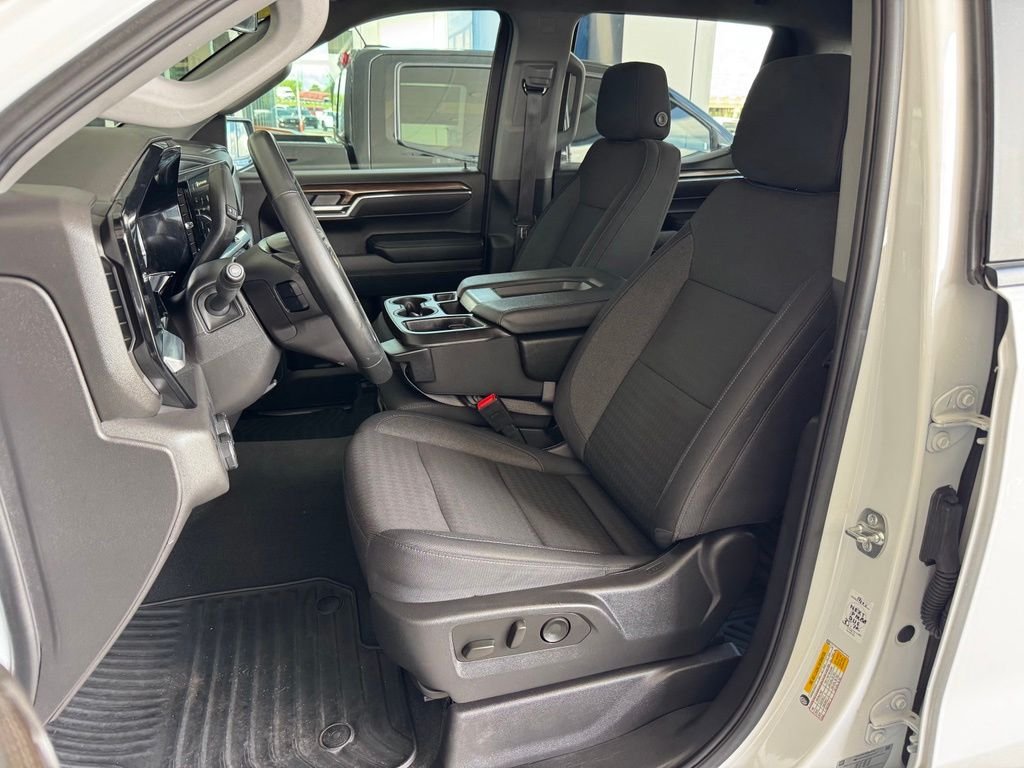 Used 2025 White Chevrolet LT image 18