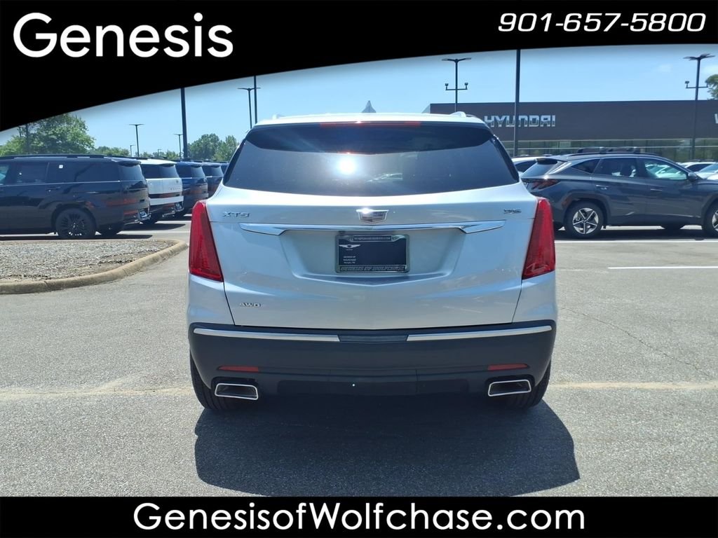Used 2018 Silver Cadillac Luxury image 4